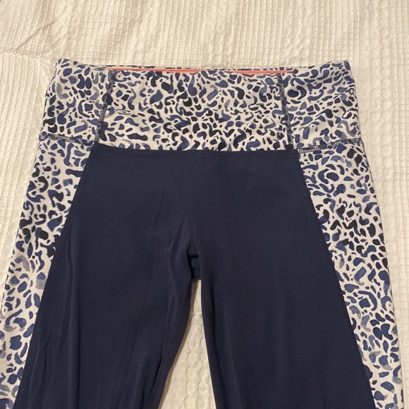 athleta salutation leggings, worn but in good condition - Picture 5 of 6